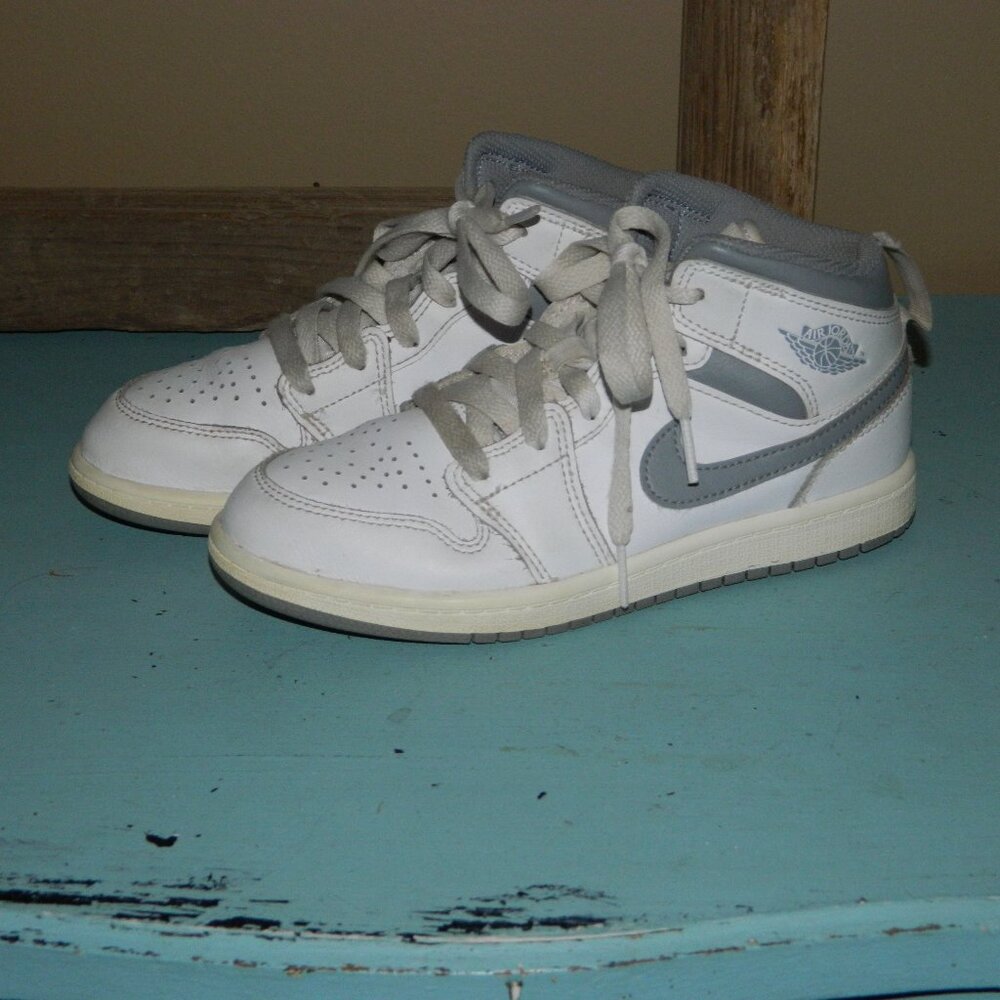 JORDAN 1 MID PS 'NEUTRAL GREY' Kids Size 2Y